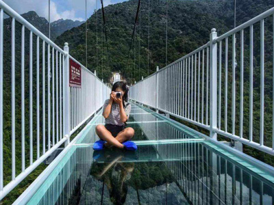 挑战玻璃观光桥信宜天马山一天游含餐含玻璃桥门票