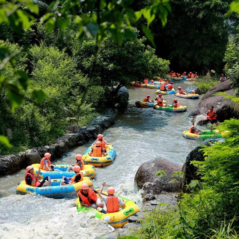 【玩水季】新兴天露山、畅游梅溪小镇、打卡网红佛手拈花、禅龙峡漂流/玻璃空中漂流/玻璃桥（三选一）纯玩汽车1天